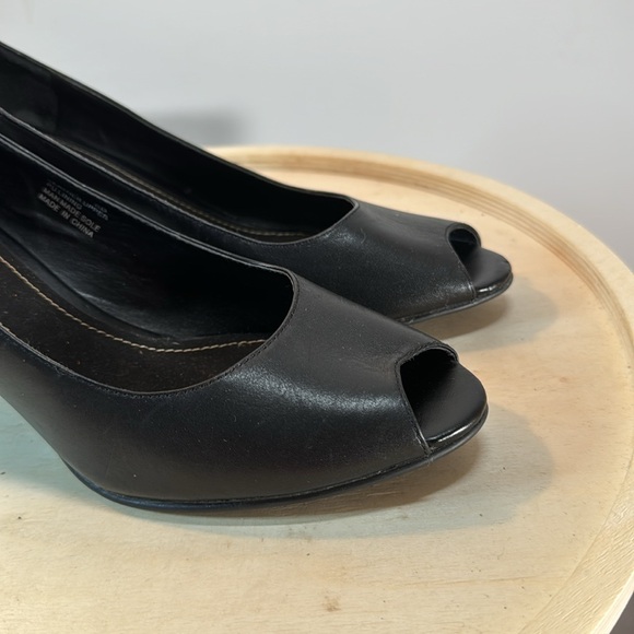 Chaps Black Leather Peep toe Heels Size 8 - Picture 6 of 9